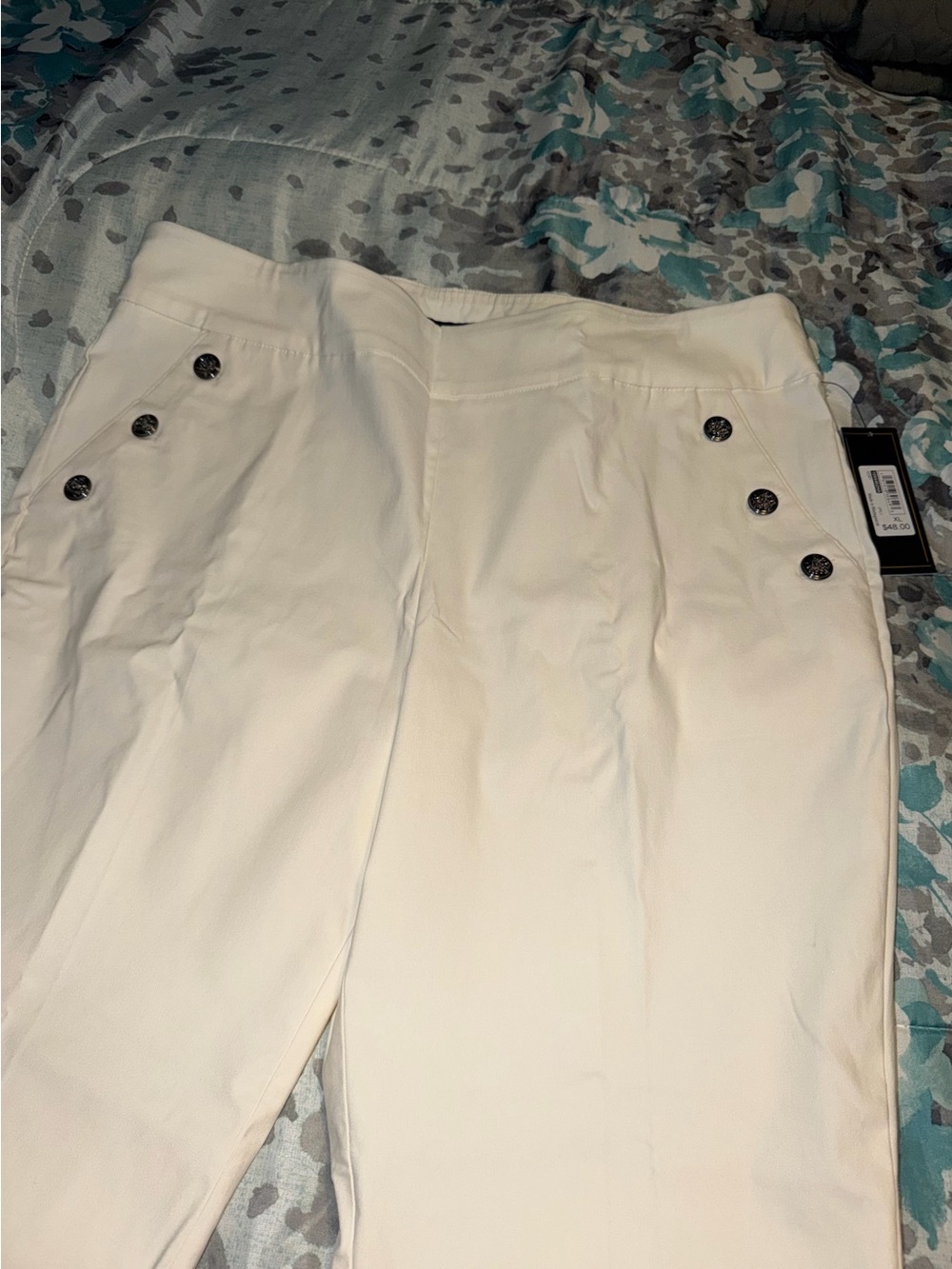 NEW NWT XL RETAIL $48 Pull On Women's Cream Ankle Pants with Button Accent